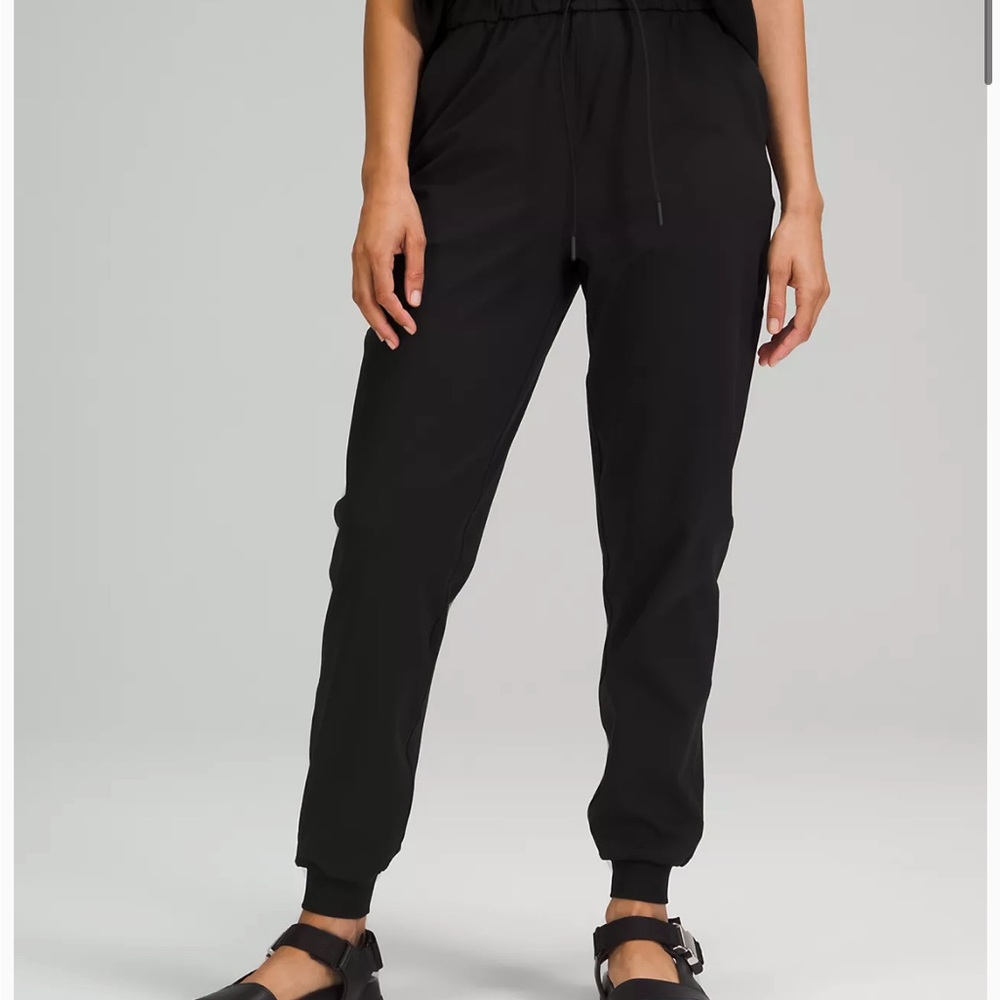 Lululemon stretch jogger